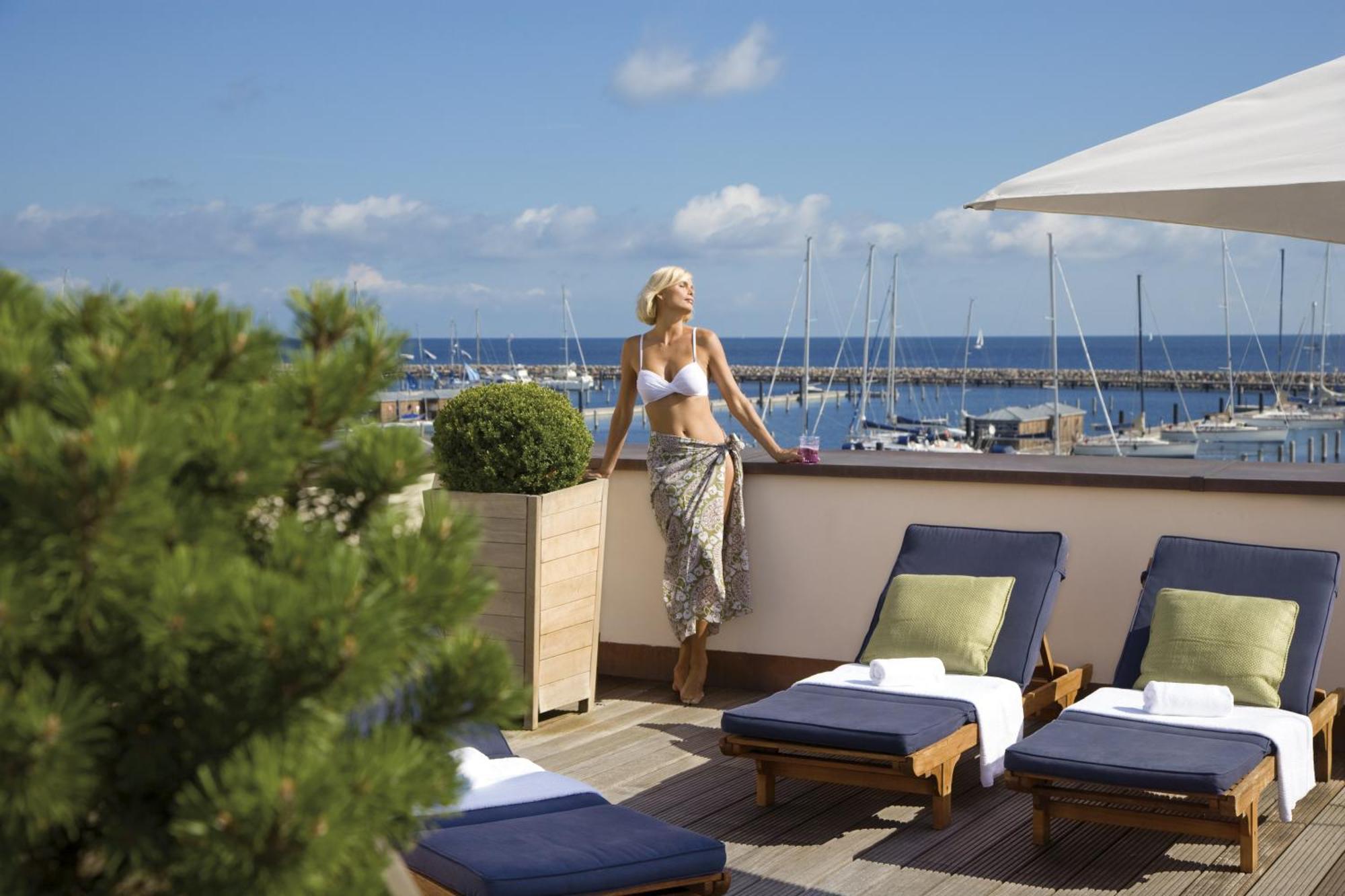 Готель Yachthafenresidenz Hohe Duene Росток Екстер'єр фото Rooftop terrace
