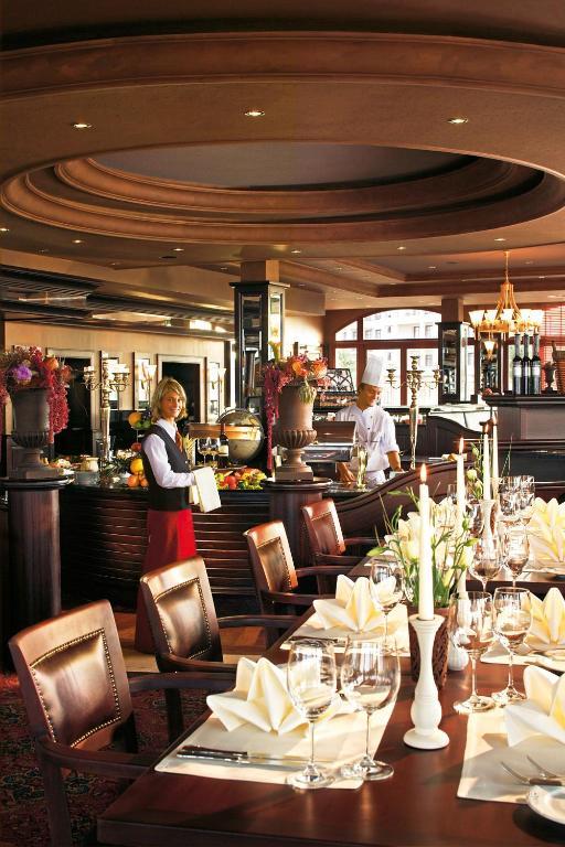 Готель Yachthafenresidenz Hohe Duene Росток Екстер'єр фото Restaurant