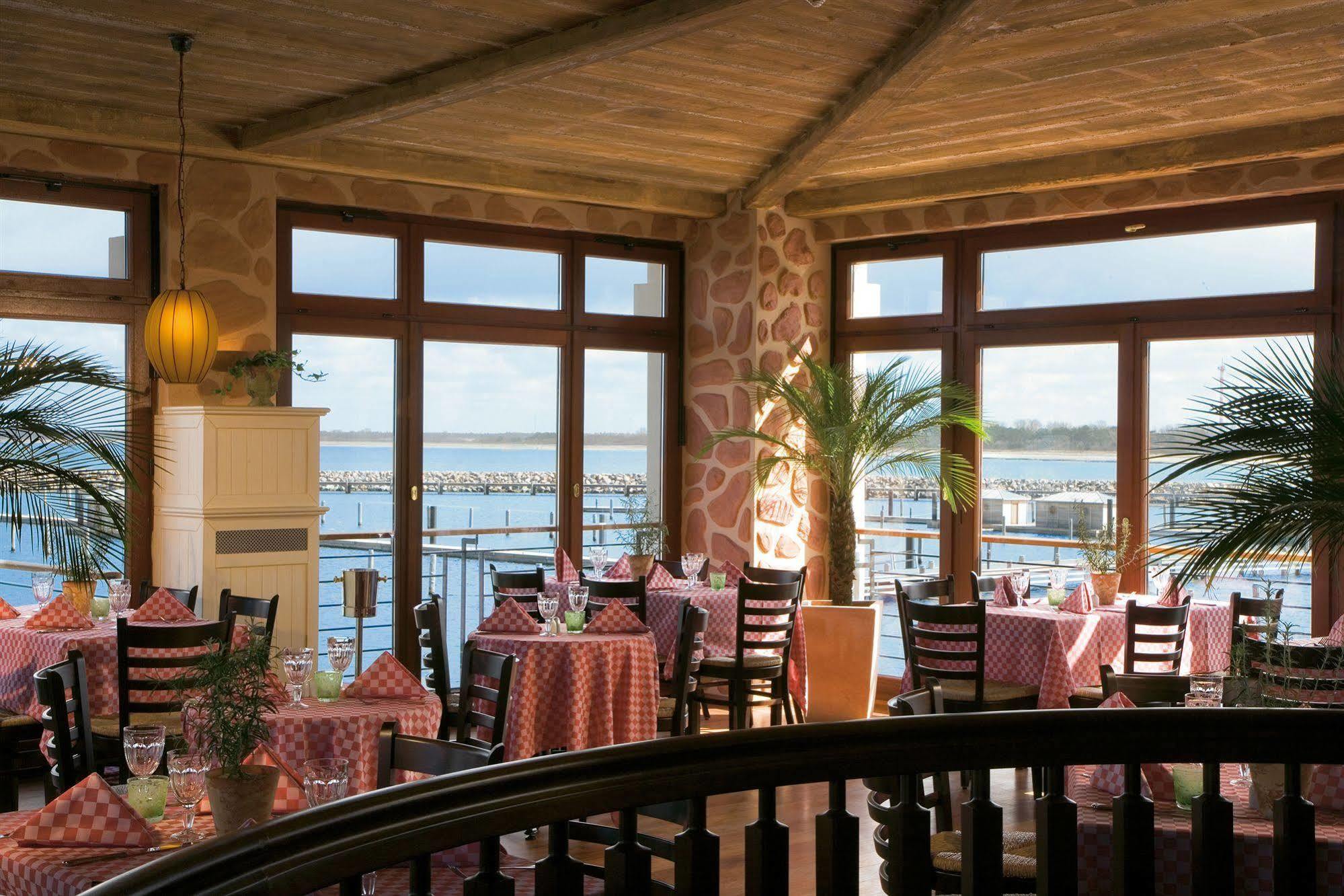 Готель Yachthafenresidenz Hohe Duene Росток Екстер'єр фото Restaurant