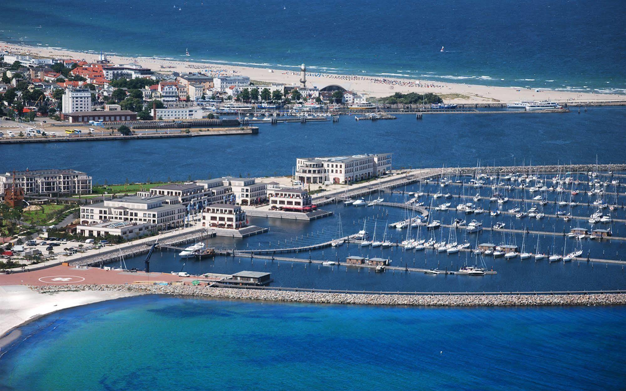 Готель Yachthafenresidenz Hohe Duene Росток Екстер'єр фото Marina del Rey
